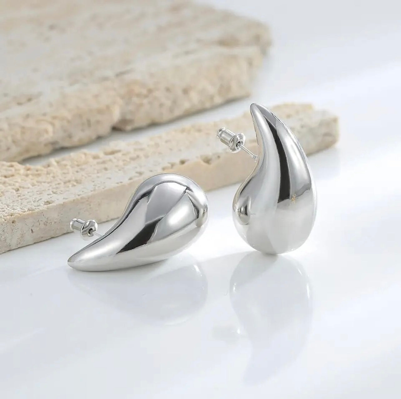 Tear Sparkle Earring